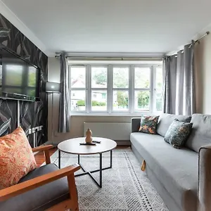 Zircon - 2 Bed Flat With Parking Southampton
